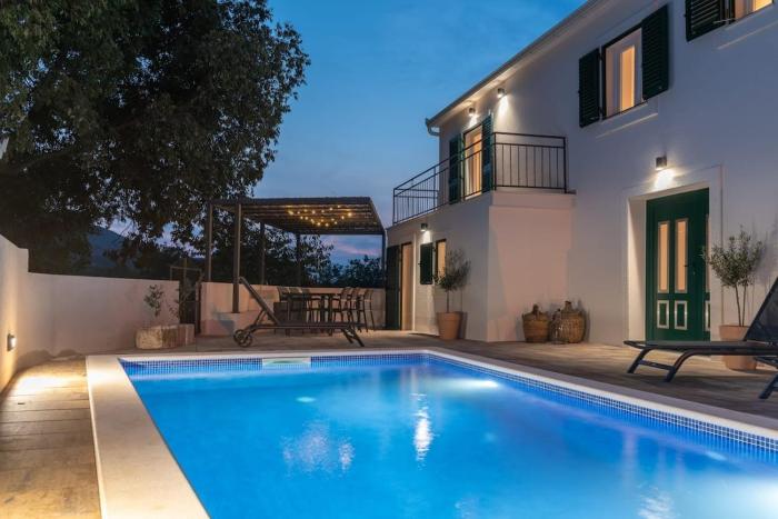 Villa Celtis with heated pool