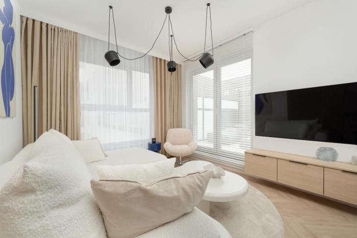 Gwiaździsta Elegant Apartment for 6 Guests with Balcony & Parking by Noclegi Renters