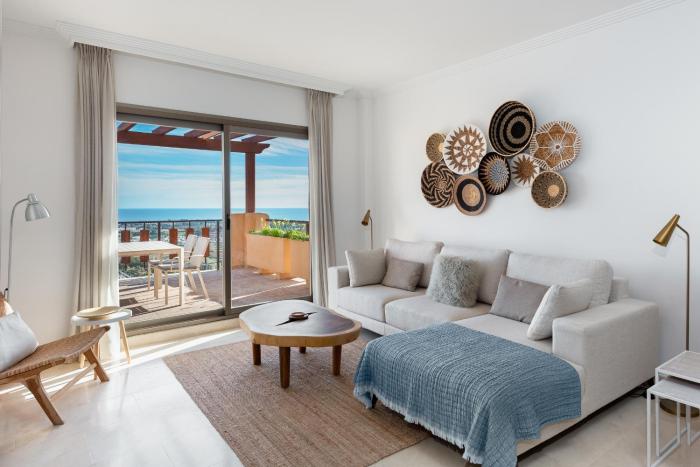 2-Bedroom Penthouse with Panoramic Scenery