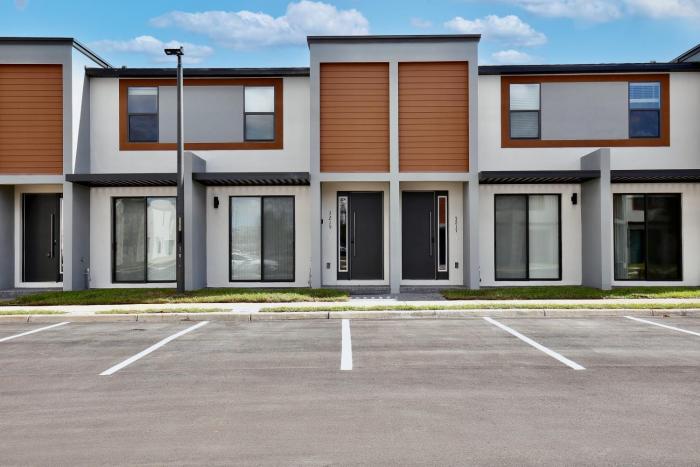 Brand new townhouse in The Hub