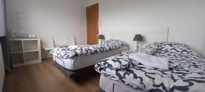 private rooms in luxury villa, free parking, close to the center