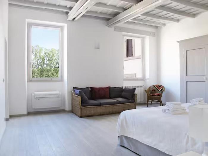 Spacious, Modern, Bright Apartment, near Piazza Navona!