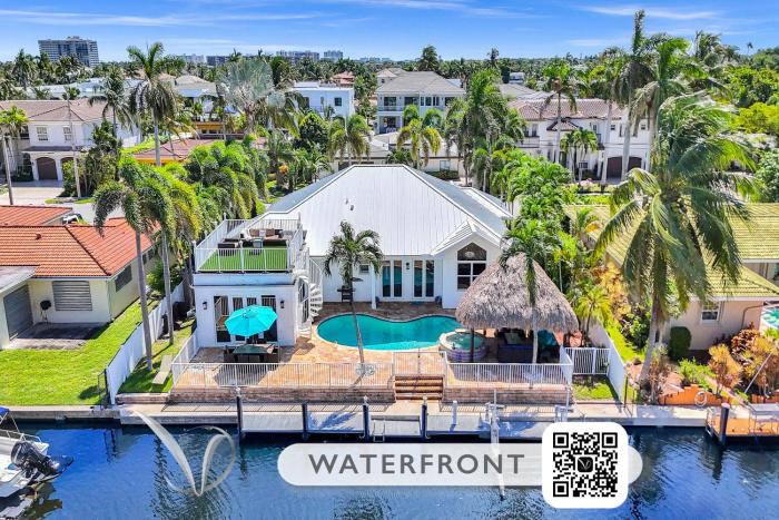 stunning waterfront villa in boca raton