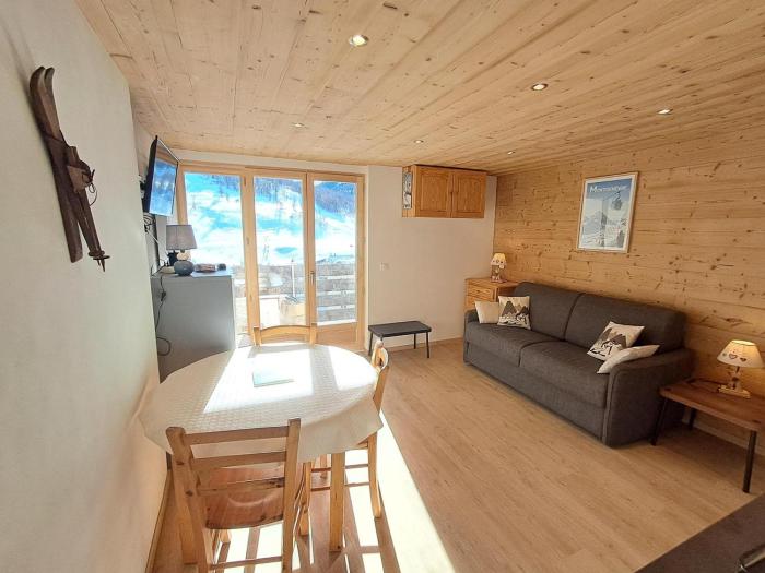 Studio rénové plein sud avec balcon et parking - FR-1-445-213