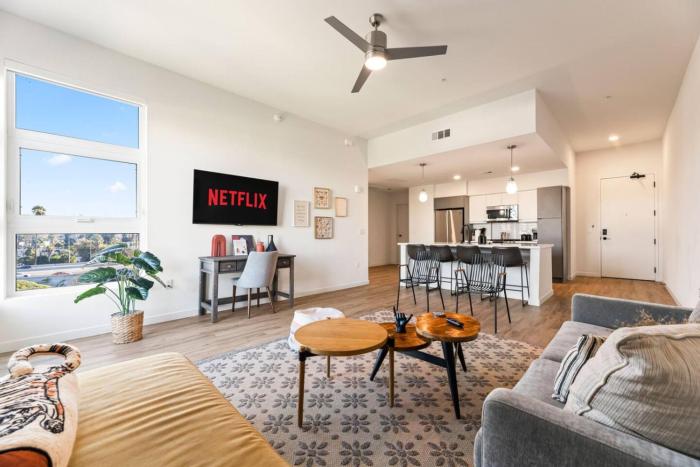 Private Skyloft, DTLA Views, 1 Mile to Dodger Stadium