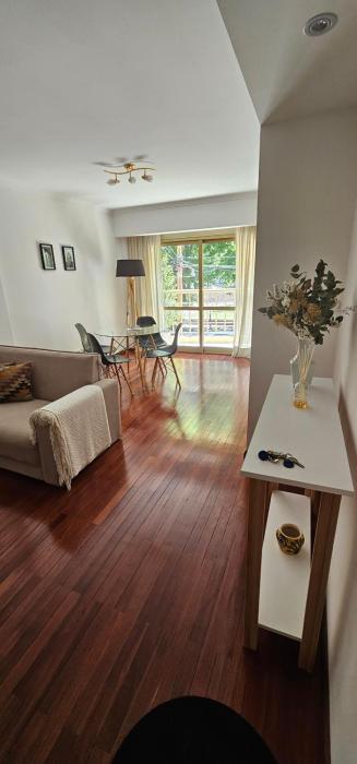 Hermoso apartamento frente a Plaza Mitre