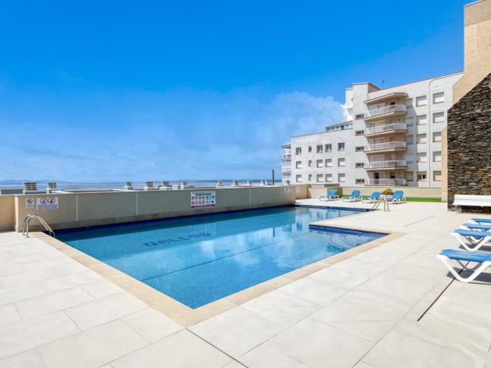 Apartment in Rosas with Beachfront Views