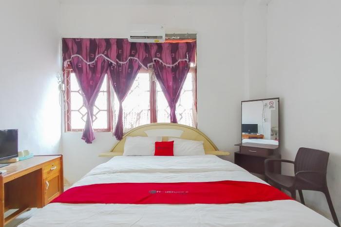 RedDoorz near Gapura Kota Banjarmasin