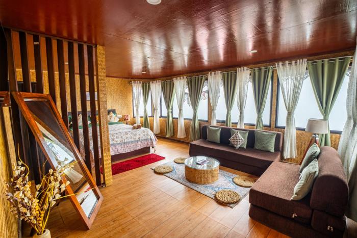 Monratino Himadrie -2 mins walk from Mall Road -rooms have Kanchenjunga Mountain View