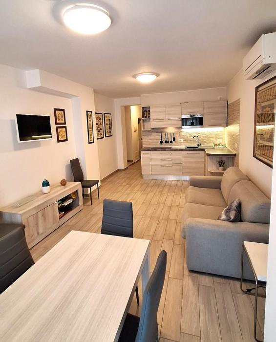 Trilocale Lazise Pool - Al Glicine Apartments