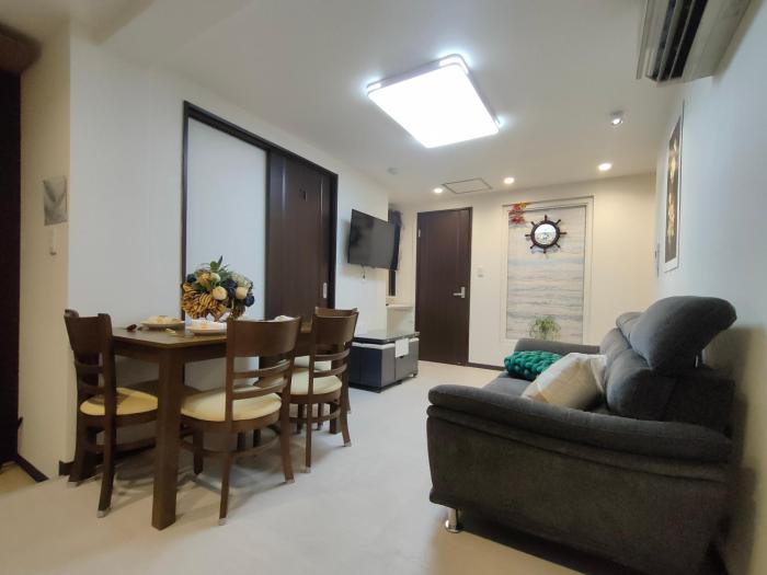 12全新装修 5室1厅2浴室2卫生间 设施齐全 最大12人 5 rooms 1dining room 2 bathrooms 2toilets Max 12P 免费无线网络