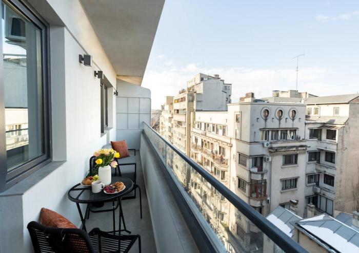 Sunny 2BR Large Flat - Amzei Square
