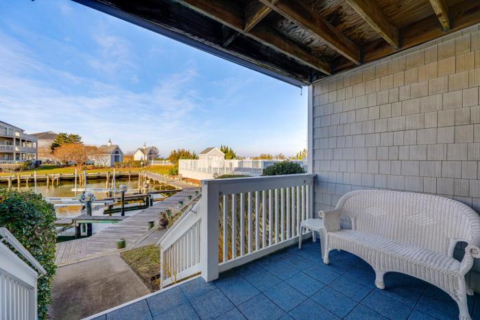 8 Mi to Beach Bayfront Ocean City Condo with Deck