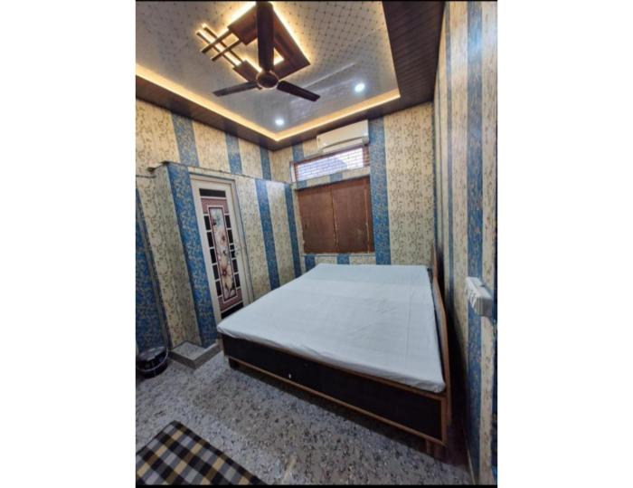 Radha krishna Niwas nr dasaswamedh ghat