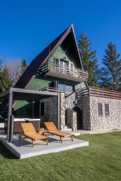 CASA NATURA - charming chalet with hot tub