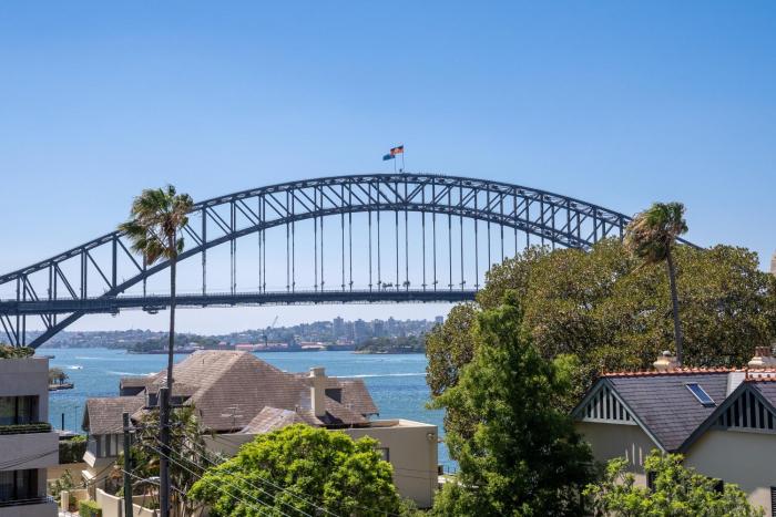 Magical Sydney Escape with Harbour Views & Parking