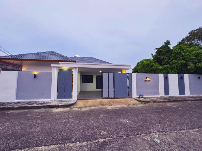 4BR Home with large beds near mall & beaches