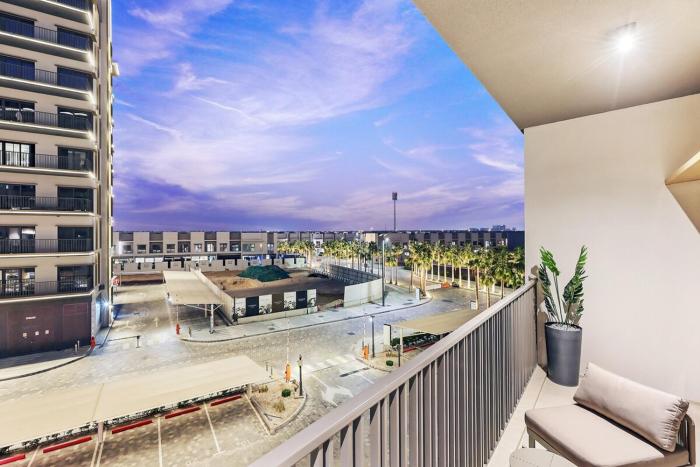 Luxury 1BR City View with Balcony Parking & WiFi Near Dining & Downtown