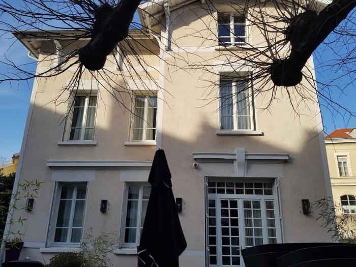 Lyon 4e Croix Rousse Maison complète Jardin