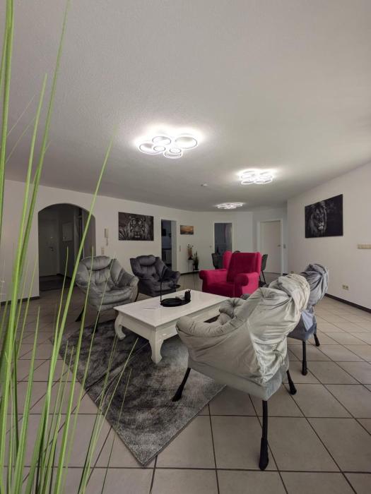 Große helle Wohnung nähe Audi und Lidl IT