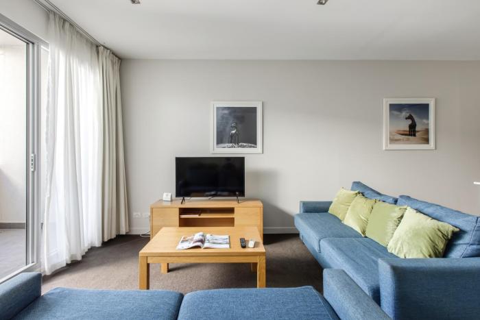 Modern Nomads South Yarra Gem 2BR with Carpark near Station