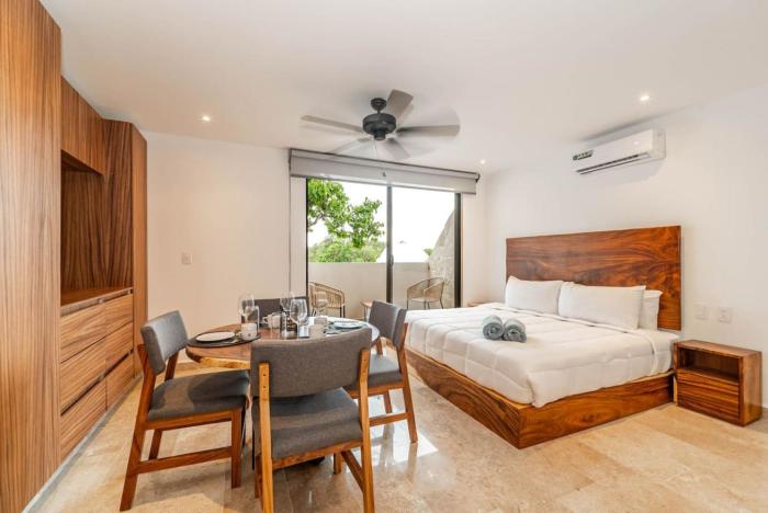 King Suite with Private Balcony, Gym, Rooftop Pool