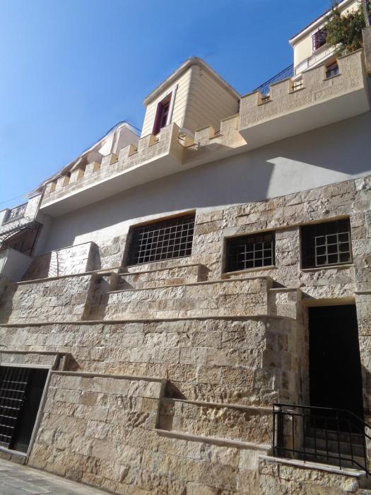 Σπίτι - Κάστρο πάνω από τη θάλασσα