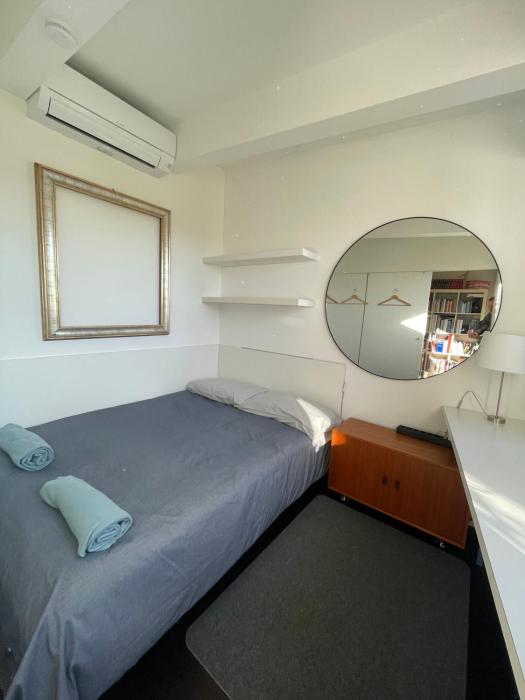 Piccola camera in appartamento condiviso con terrazza vista mare