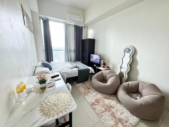 The Wild Roces Makati, The Beacon Residences