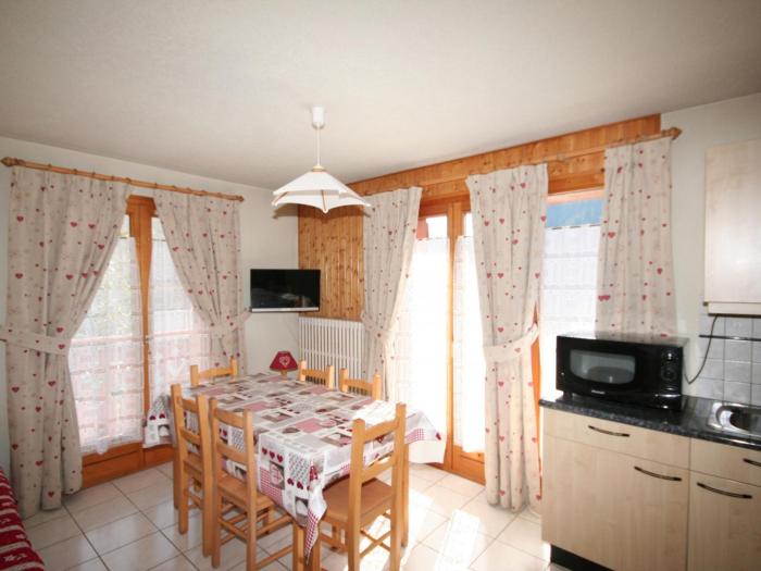 Appartement 3 pièces avec balcon, proche centre Châtel - FR-1-676-163