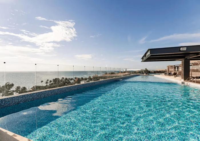 Luxury 1BR Condo Prime Location