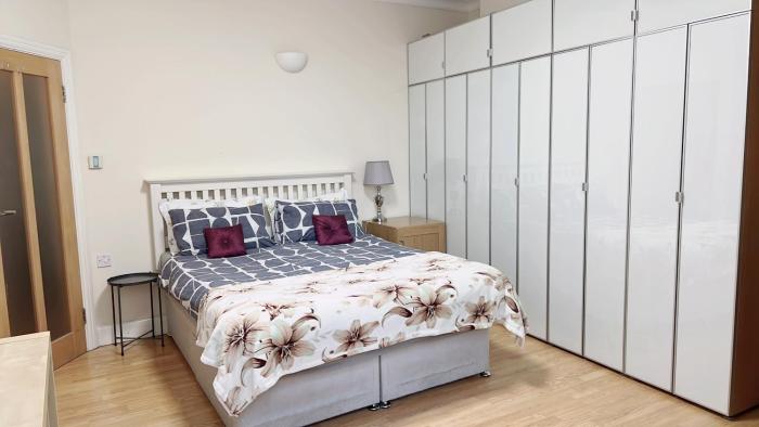 Central London Apartment for family upto 5