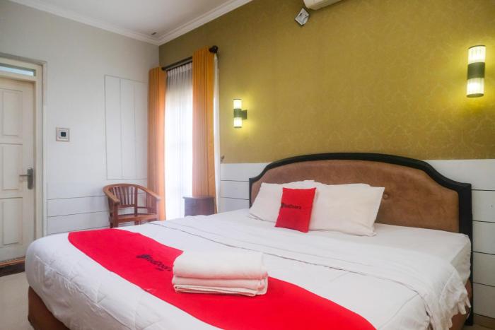 RedDoorz Plus near Adisucipto Airport 2