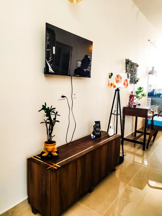 VERY Romantic Whitetown studio-Private Outdoor Dinning