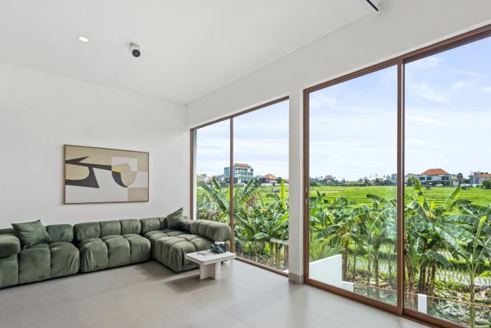 Villa Hijau with 3 BR and Rooftop in Center of Berawa