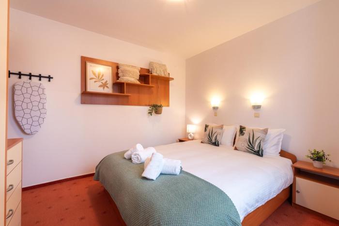 Cozy Mountain View Apartment with Balcony & Ski Access nearby - Serendipity