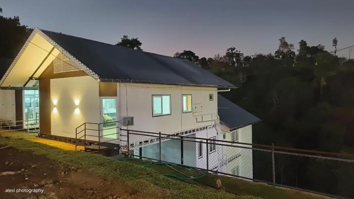 The Cloud Mountain Tourist Villa