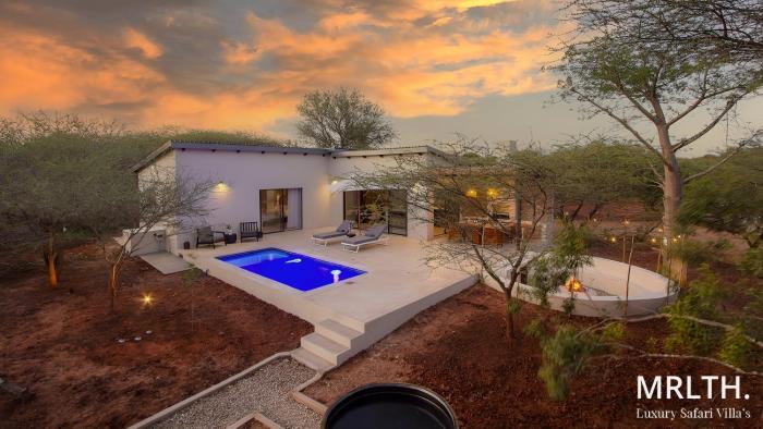 Pillows Luxury Safari Villa, Wood-Fired Hottub, Giraffe-Feeding-Tower, Large Private Pool