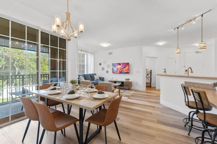 2 BR Condo APT Heated Pool HotTub King Bed 414TR