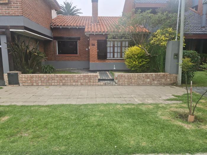 Casa en Miramar con quincho y parque