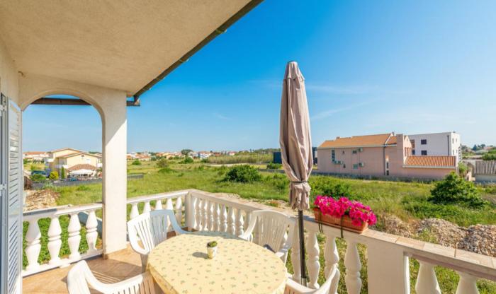 Apartments Lea & Eva 150 meters from the sandy beach - by TA Leut Agency