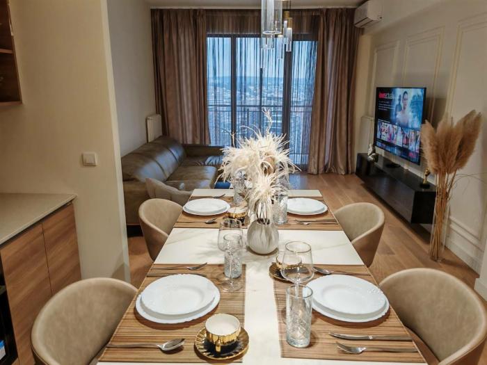 BW SkyVerde on 21st - River & Tower View