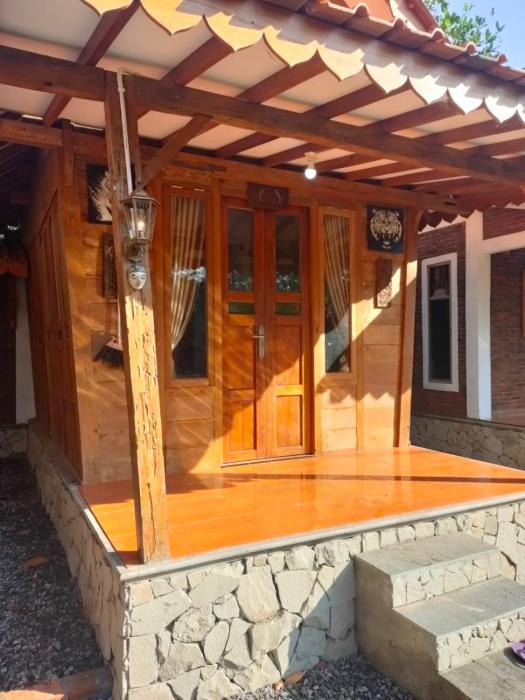 Lawang Pitu Untuk keluarga