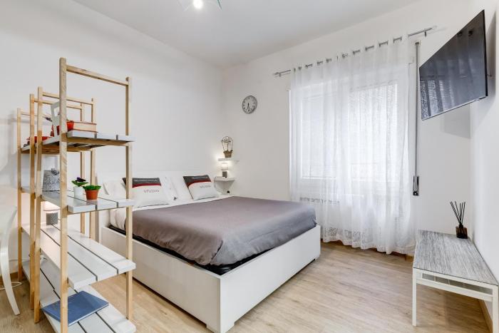 Vatican 96 Degli Ubaldi Studio steps from metro and St Peters