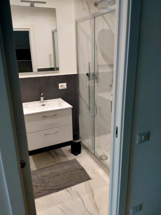 Bright house near Basilica of Saint Paul, Metro B