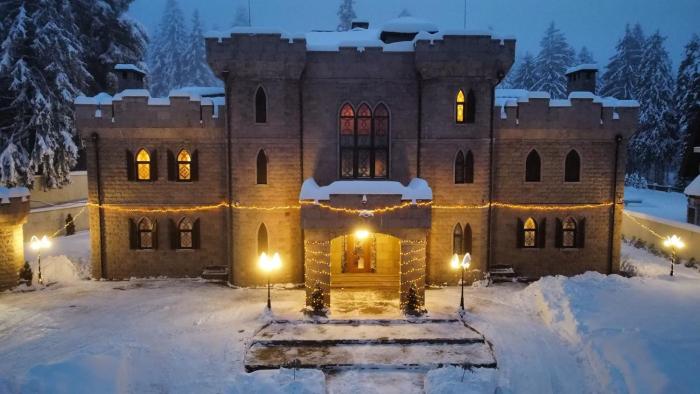 The Castle - Your unique way of retreat