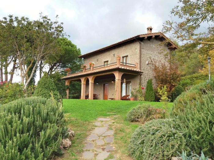 Villetta immersa nella Valle di Montefiascone