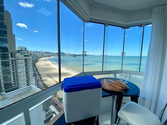 Apto Alto Padrão, vista panorâmica para toda a orla e mar, 2Q, 1 vaga