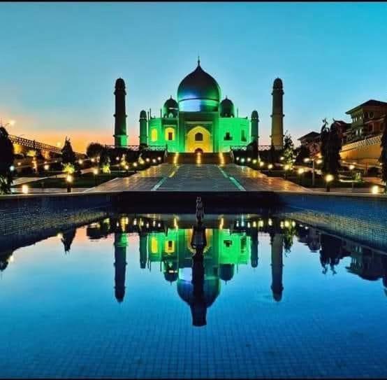 Taj Mahal Resort & Apartments