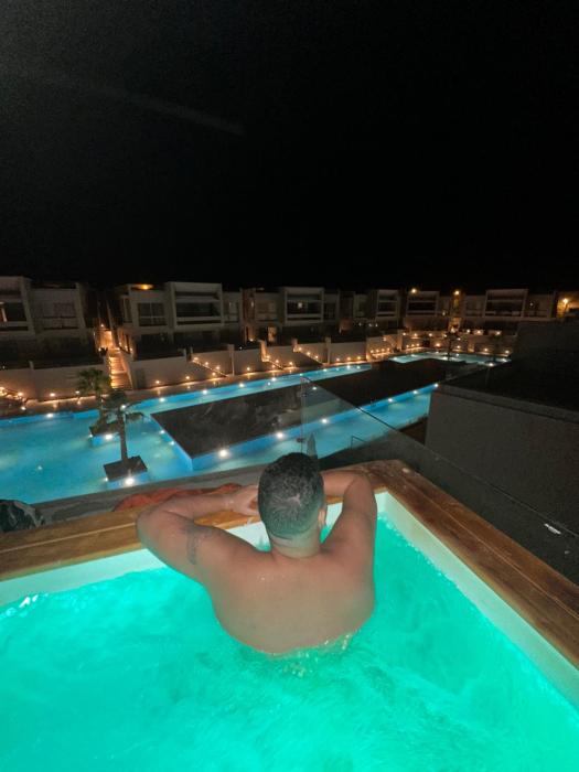 Lovely 1 Bedroom with private heated Jacuzzi at Sholan El Gouna